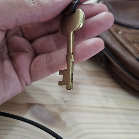 Fossil Tan Leather Crossbody Bag - Picture 5 of 10